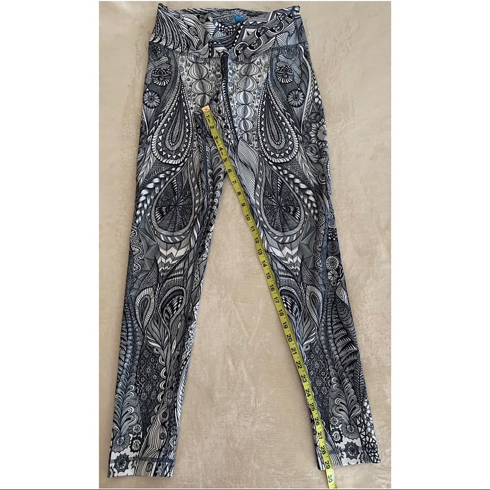 Niyama Yoga Pants - Medium Black & White pattern - Picture 6 of 7
